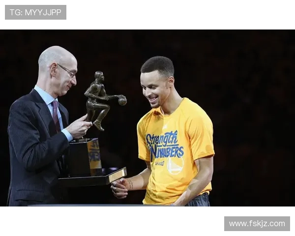 全票当选埃奇库姆荣膺新秀赛MVP两场比赛狂砍23分上演绝杀时刻