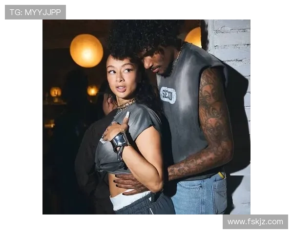 杰伦格林状态下滑原因揭晓41岁老Baby女友重返场边助阵